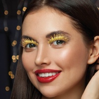 Goldene falsche Wimpern