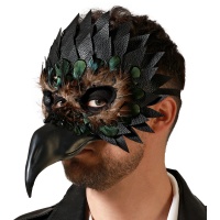 Vogelmaske mit Federn und schwarzem Schnabel